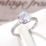 Gorgeous AAA White Cubic Zirconia Temperament Engagement Ring
